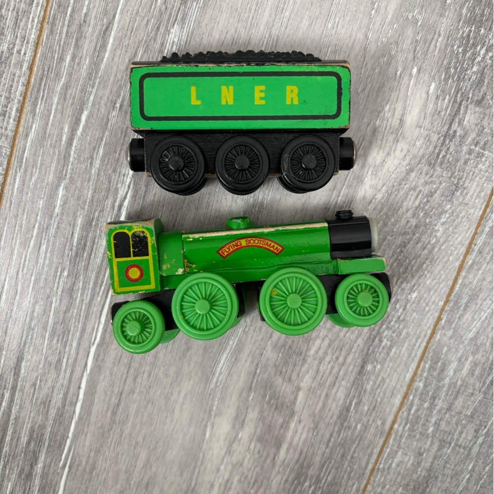 Wooden Flying Scotsman with One Tender - Picture 12 of 14